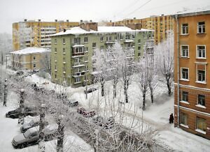 alte Reihenhäuser im Winter