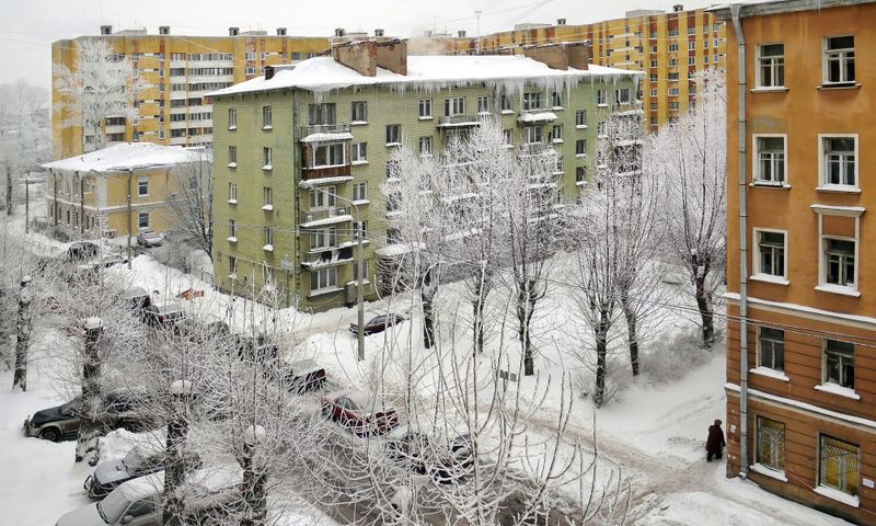 alte Reihenhäuser im Winter