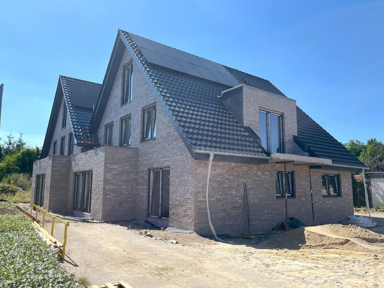 Moderne Architektur – innovative Haustechnik – Doppelhaus mit 4 Einheiten in Nordwalde
